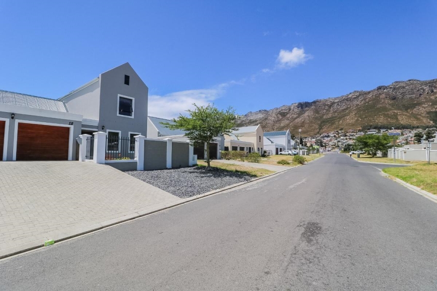 To Let 4 Bedroom Property for Rent in Admirals Park Western Cape